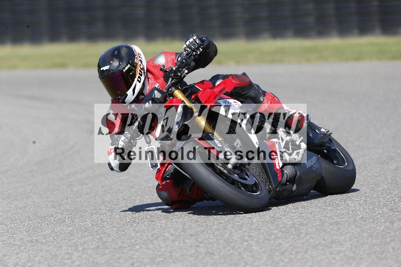 /Archiv-2025/49 26.08.2025 Cornu Master School ADR/rot-rouge/67